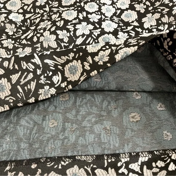 Ann Taylor LOFT Black, Blue, & Metallic Silver Floral Print Mini Skirt - Size 2 - Picture 8 of 9